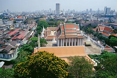 Bangkok - Blick vom Golden Mount Richtung Osten, vorne die Tempelanlagen von Wat Sakhet