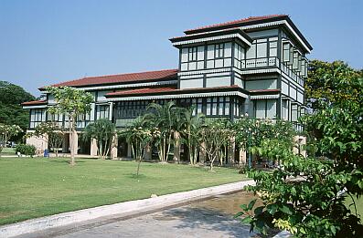 Bangkok - Stadtteil Dusit, Park des Dusit Palastes: Tamnak Ho Residenzhaus (Residenz der neuvermählten: des Prinzen von Nakorn Sawan - Sohn von Rama V, und der Prinzessin Prasongsom Chaiyant), heute Museum