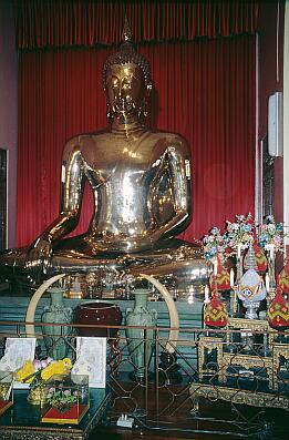 Bangkok - Chinatown, Wat Traimit, der 5,5t schwere Goldene Buddha aus purem Gold (aus dem 14.Jh.)