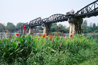 Kanchanaburi - die Brücke am River Kwai