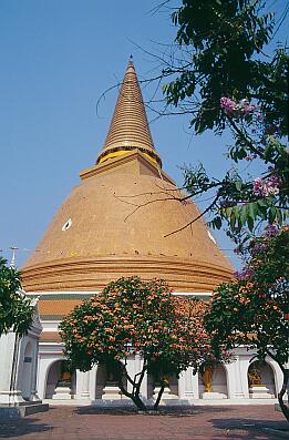 Nakhon Pathom - Phra Pathom Chedi, westliche Seite